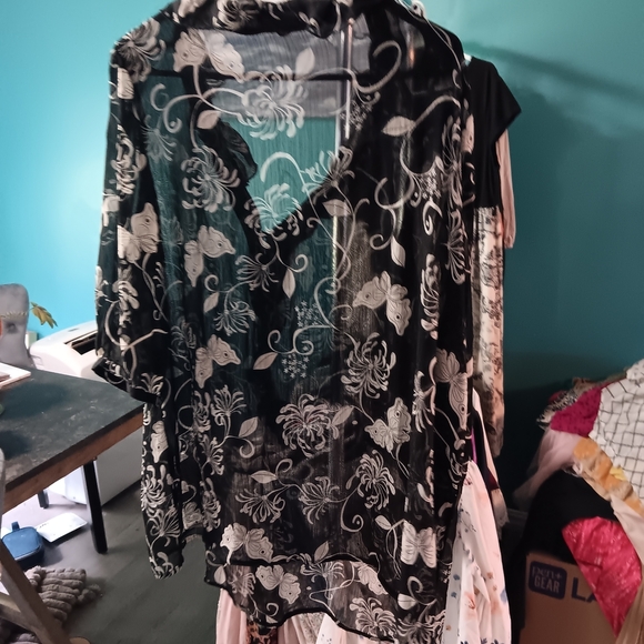 Old Navy Black Floral Sheer Blouse - Picture 4 of 5
